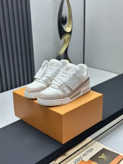 Alternative view of LV Sneakers Calf Leather EU35-46 C00202608030810