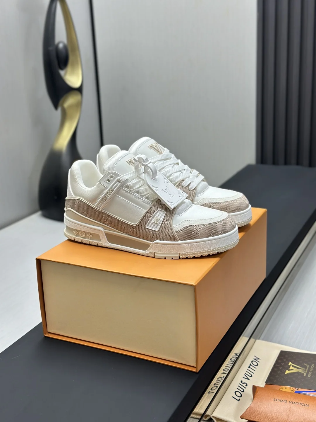LV Sneakers Calf Leather EU35-46 C00202608030810