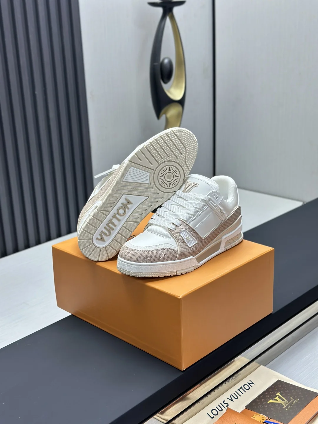 LV Sneakers Calf Leather EU35-46 C00202608030810 - Image 6