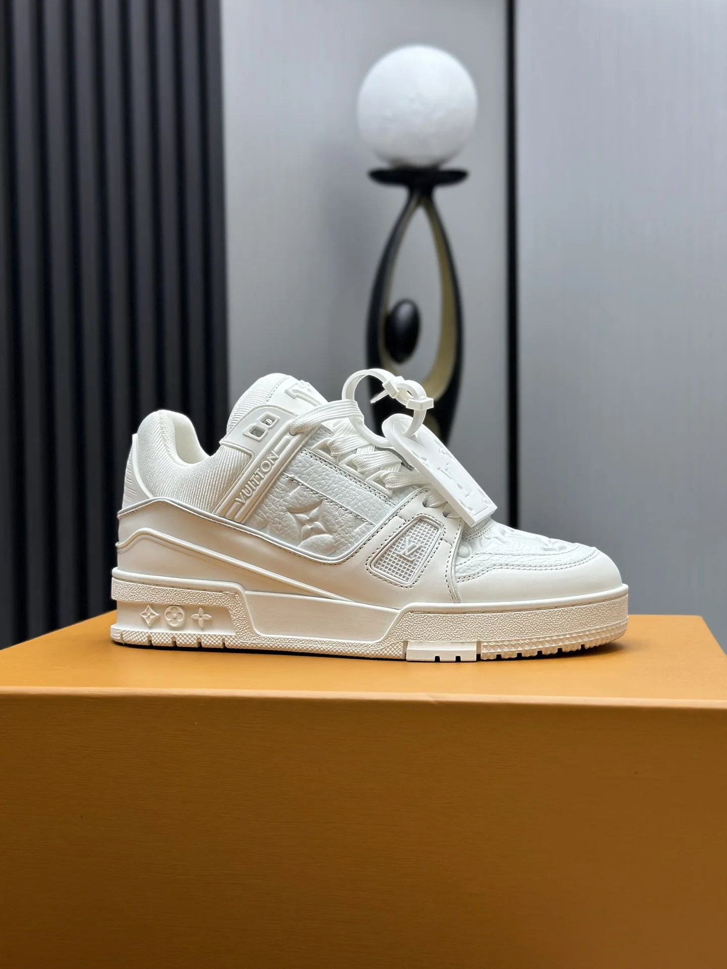 LV Sneakers Calf Leather EU35-46 C00202608030816 - Image 9