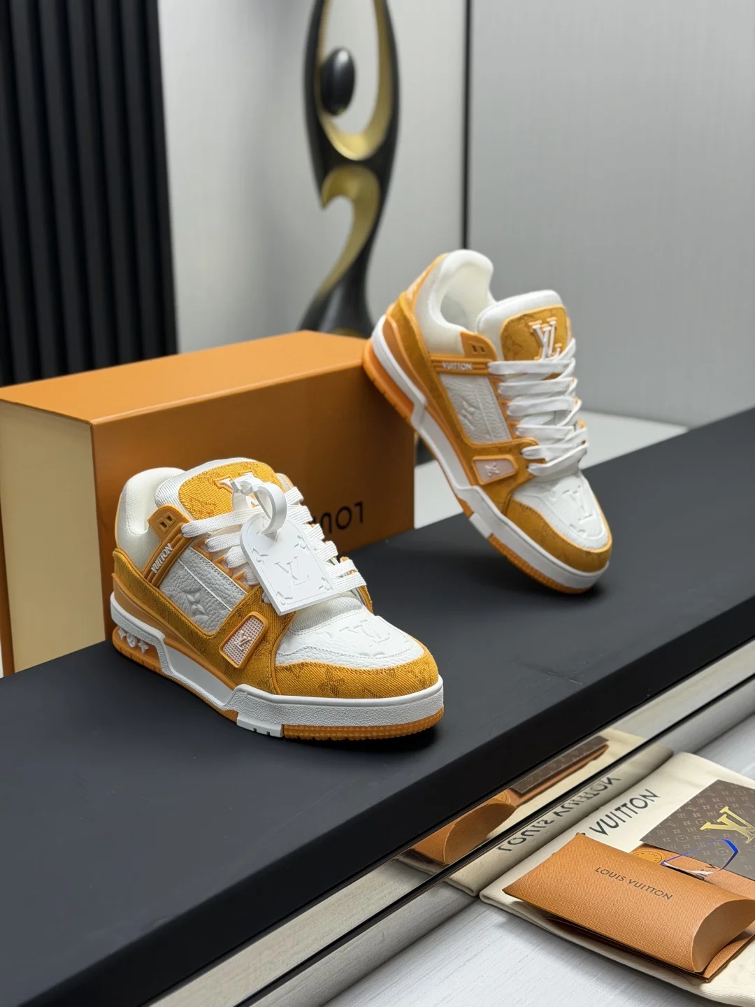 LV Sneakers Calfskin Leather EU35-46 B80202608030825 - Image 3