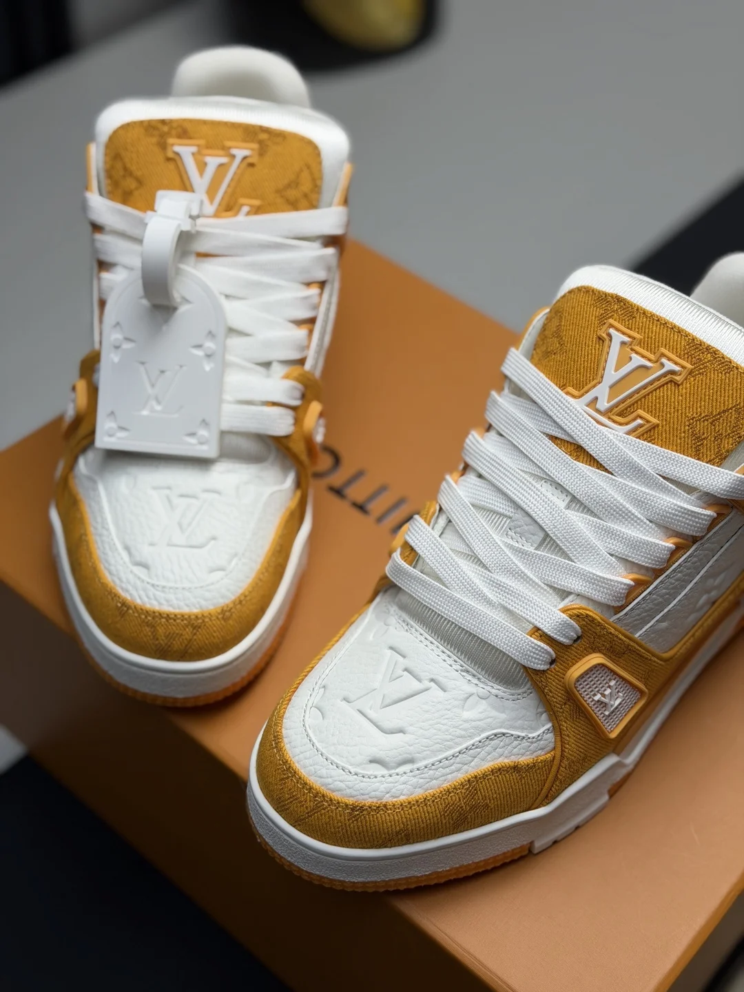 LV Sneakers Calfskin Leather EU35-46 B80202608030825 - Image 5
