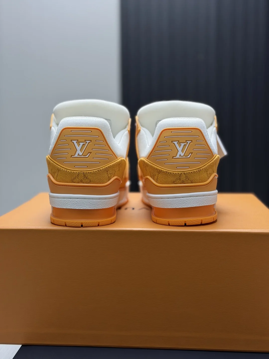 LV Sneakers Calfskin Leather EU35-46 B80202608030825 - Image 7