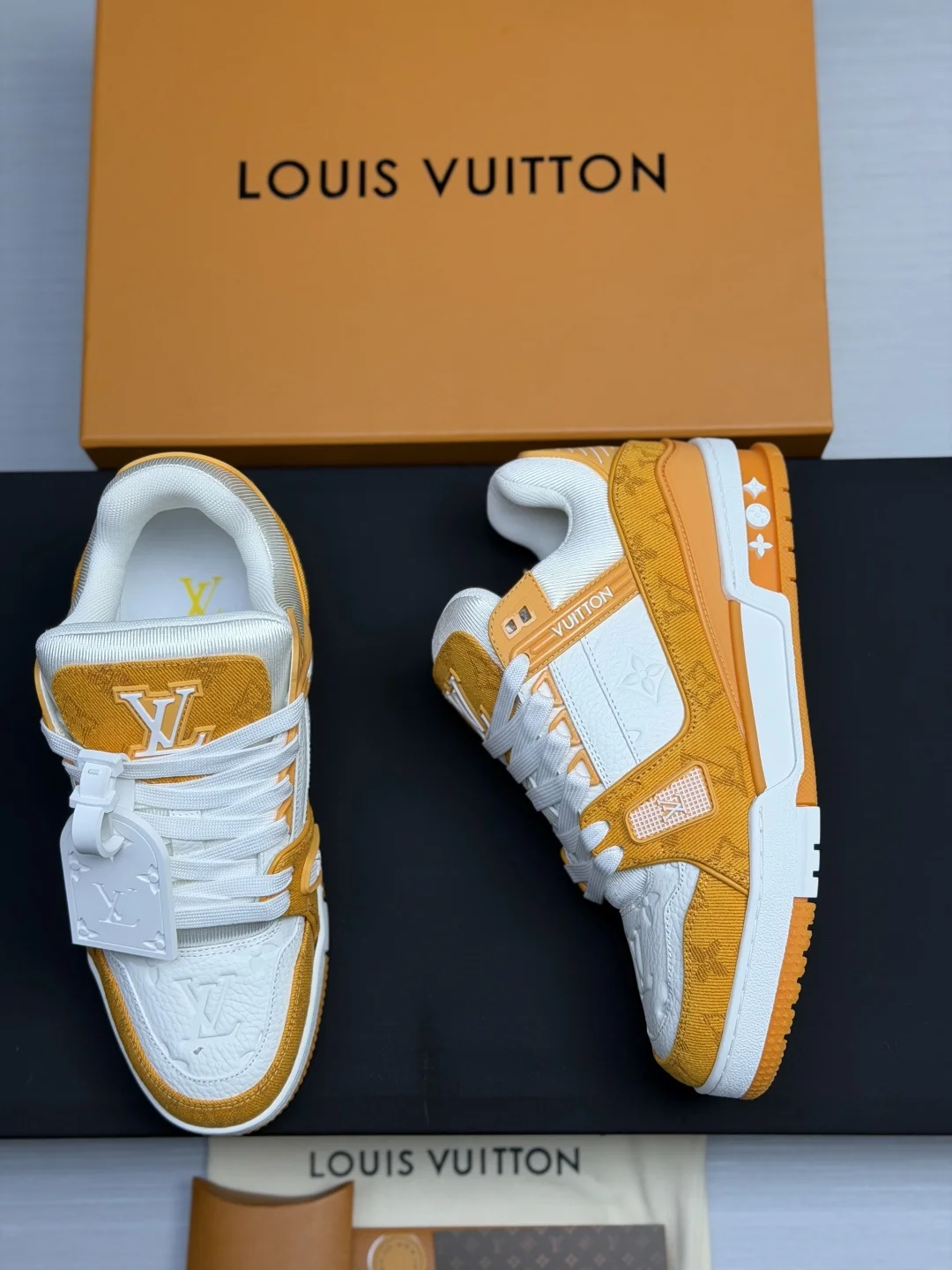 LV Sneakers Calfskin Leather EU35-46 B80202608030825 - Image 8