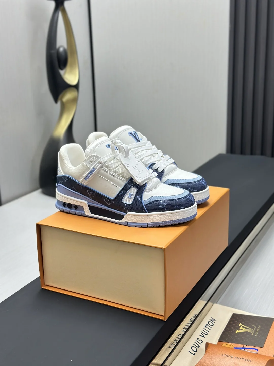 LV Sneakers Calfskin Leather EU35-46 C00202608030812 - Image 2