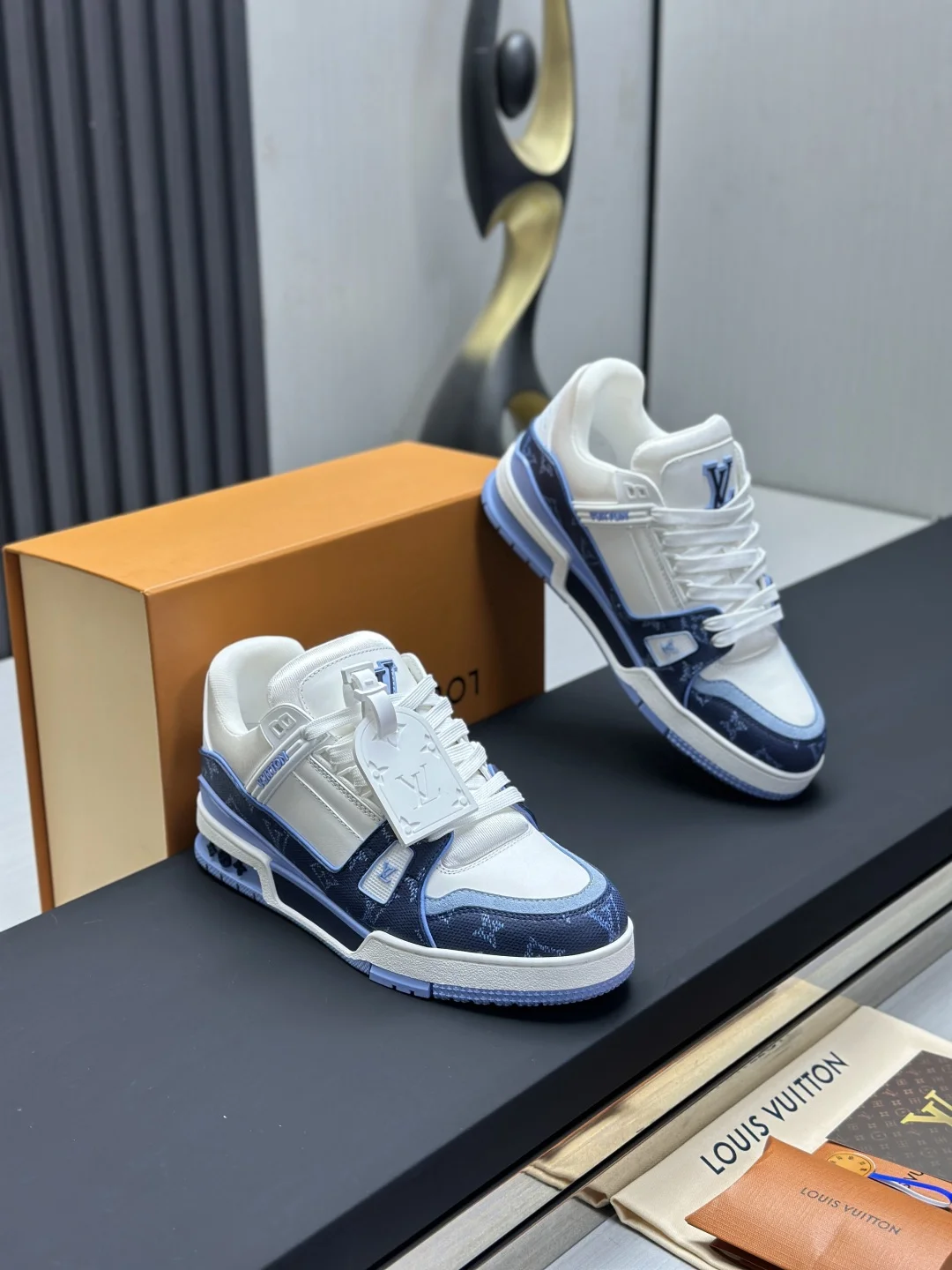 LV Sneakers Calfskin Leather EU35-46 C00202608030812 - Image 3