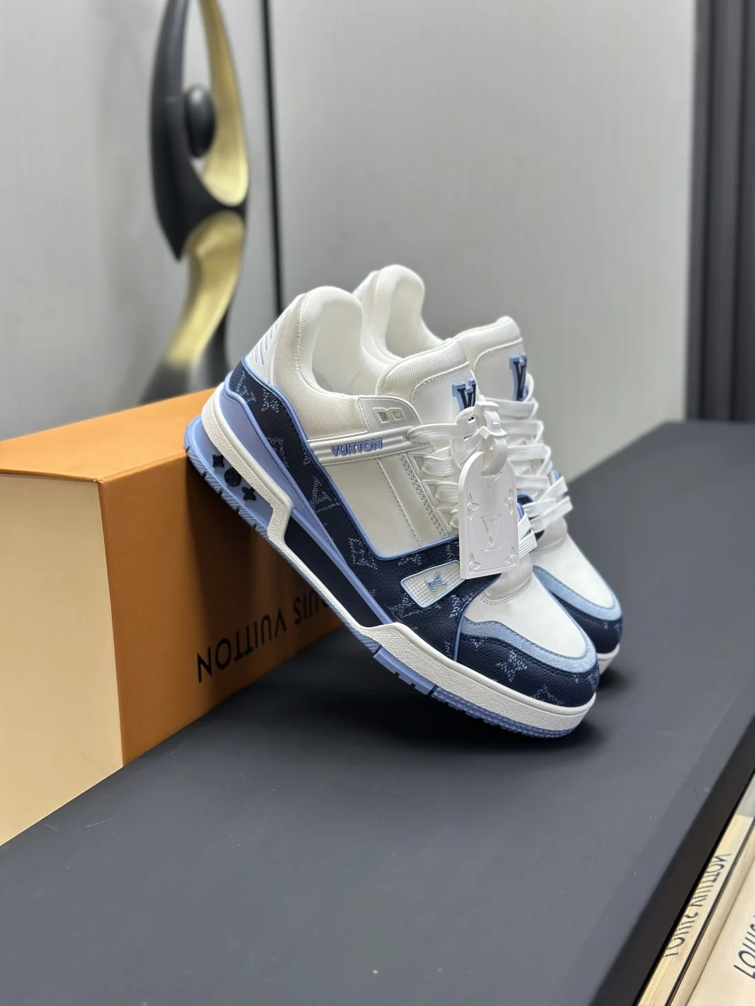 LV Sneakers Calfskin Leather EU35-46 C00202608030812 - Image 4