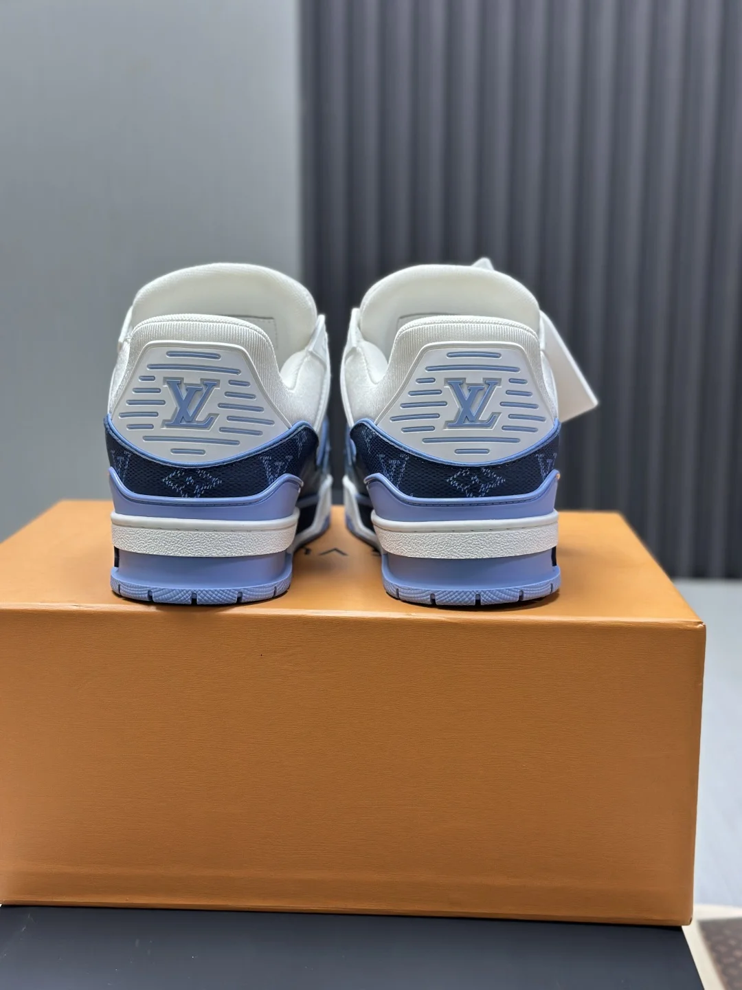 LV Sneakers Calfskin Leather EU35-46 C00202608030812 - Image 7