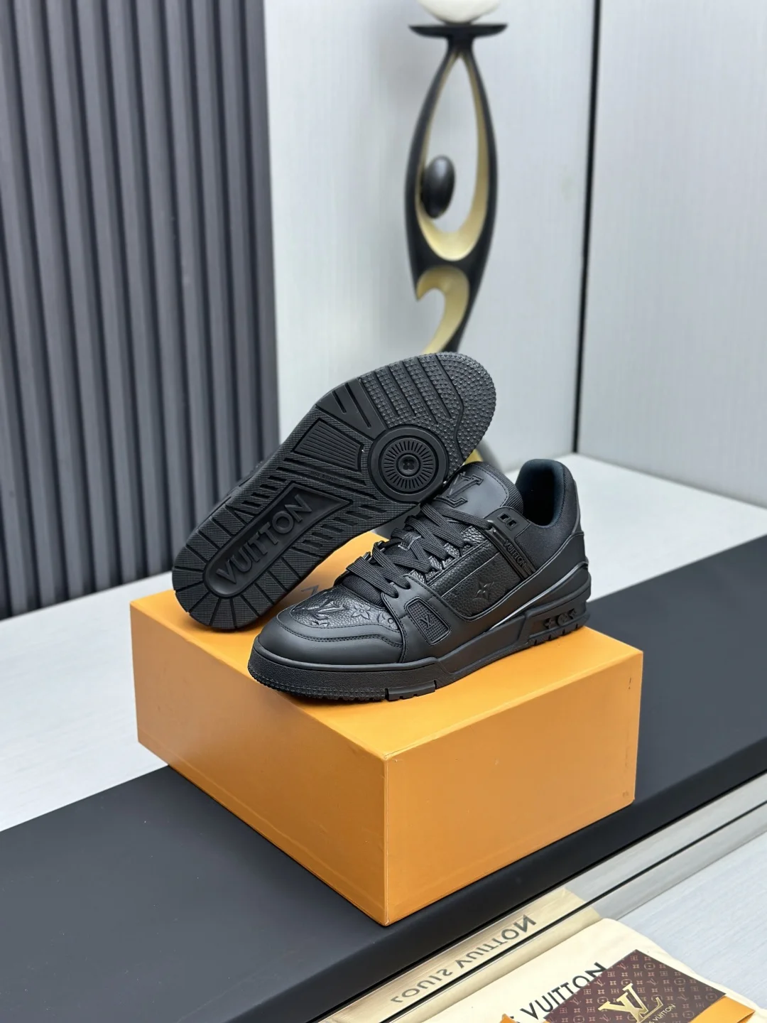 LV Sneakers Cow Leather EU35-46 C00202608030818 - Image 3