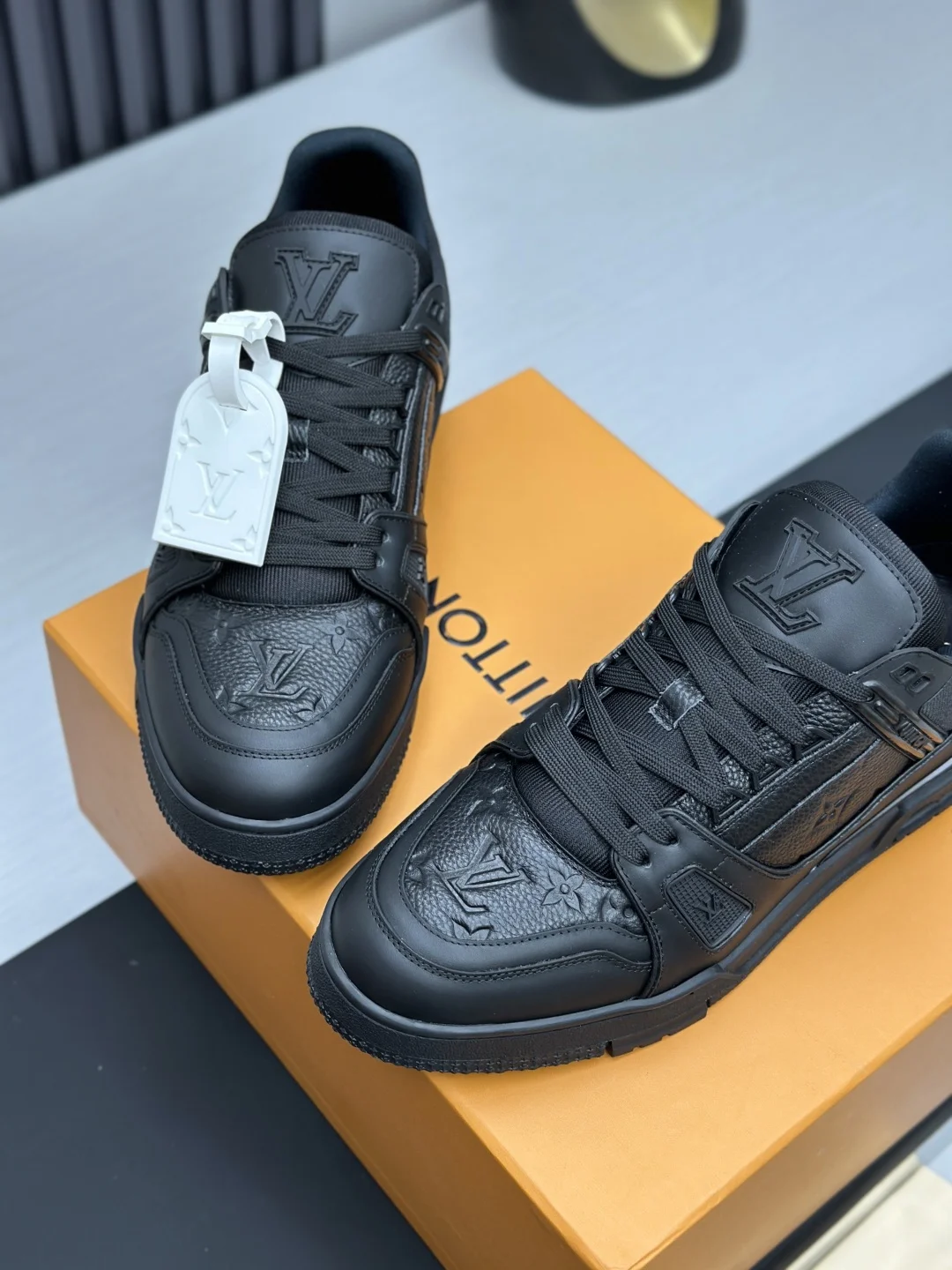 LV Sneakers Cow Leather EU35-46 C00202608030818 - Image 5