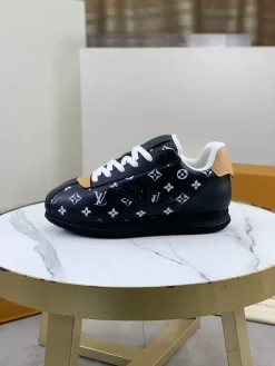 LV Sneakers EU35-45 C70202608032400