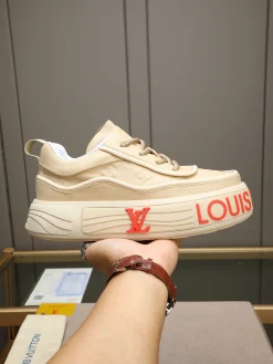 LV Sneakers Embossed Leather EU39-44 B70202608032194