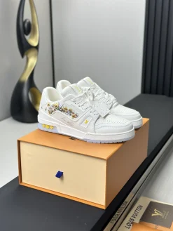 Alternative view of LV Sneakers Leather EU35-46 C00202608030805