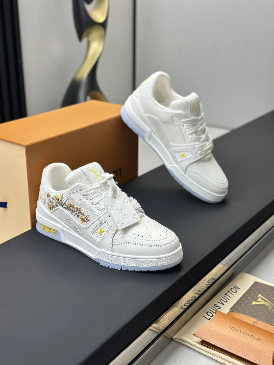 LV Sneakers Leather EU35-46 C00202608030805 - Image 3