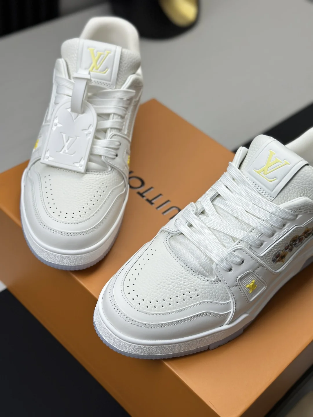 LV Sneakers Leather EU35-46 C00202608030805 - Image 5
