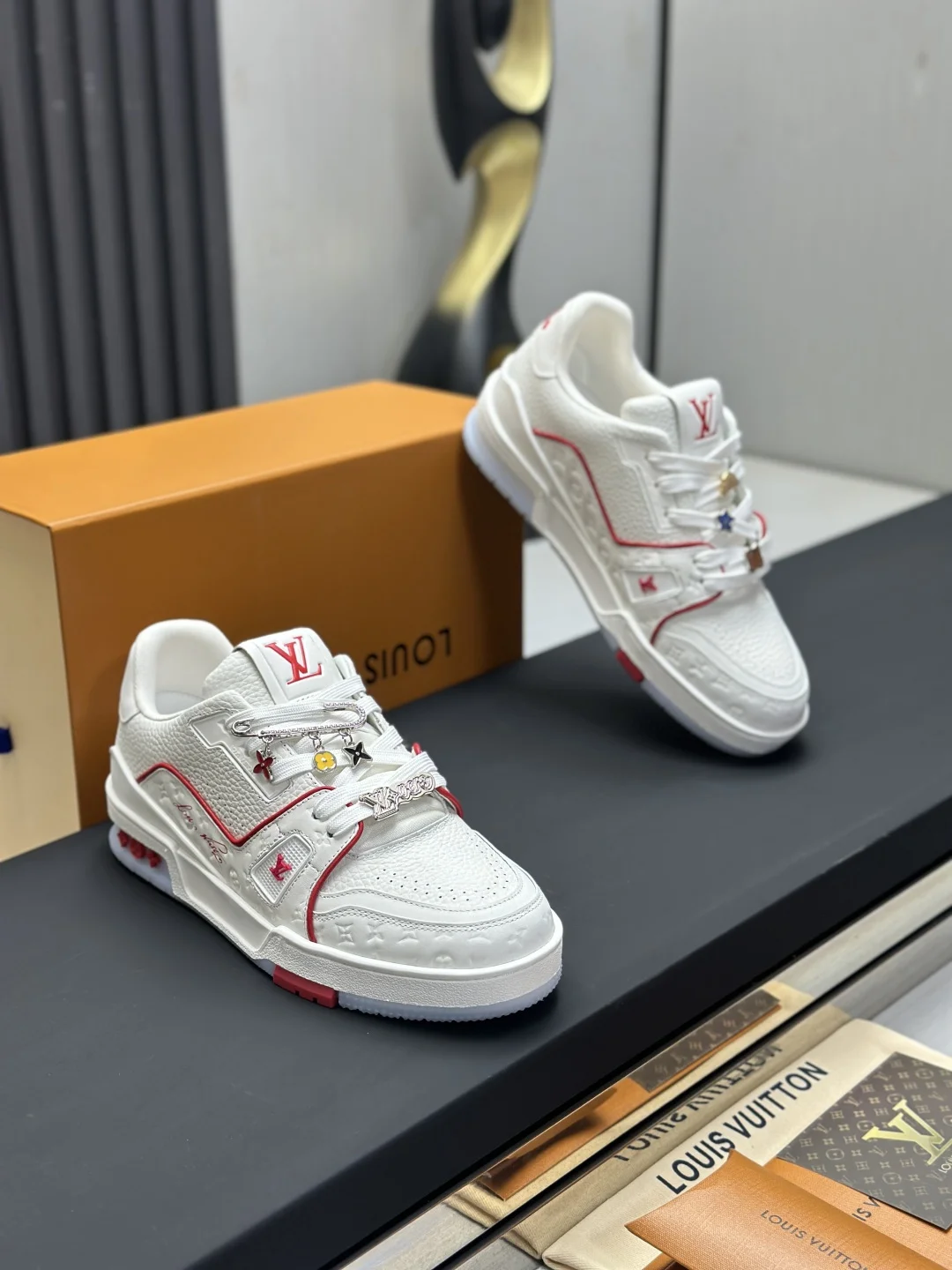 LV Sneakers Leather EU35-46 C00202608030809 - Image 3