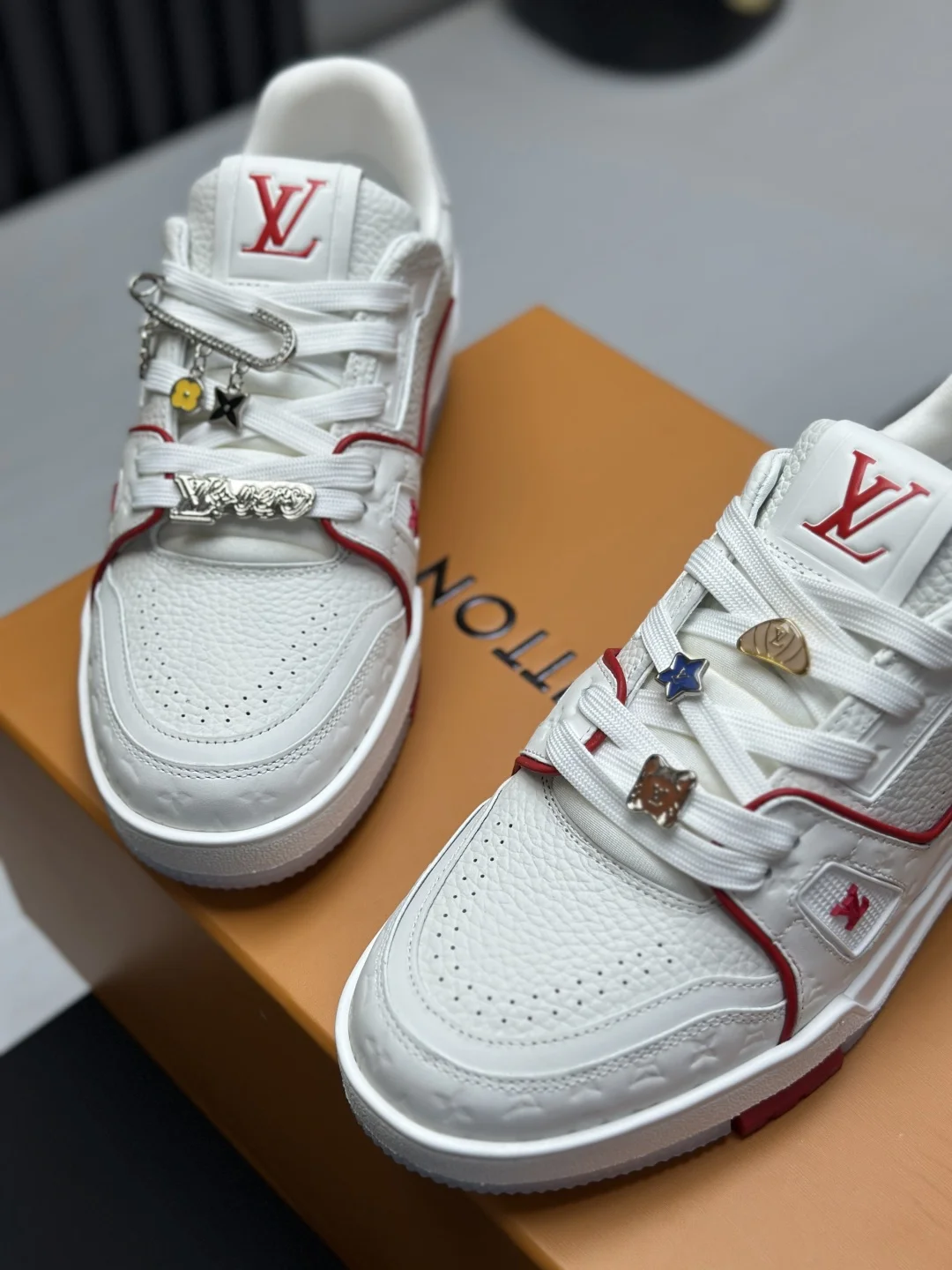 LV Sneakers Leather EU35-46 C00202608030809 - Image 5