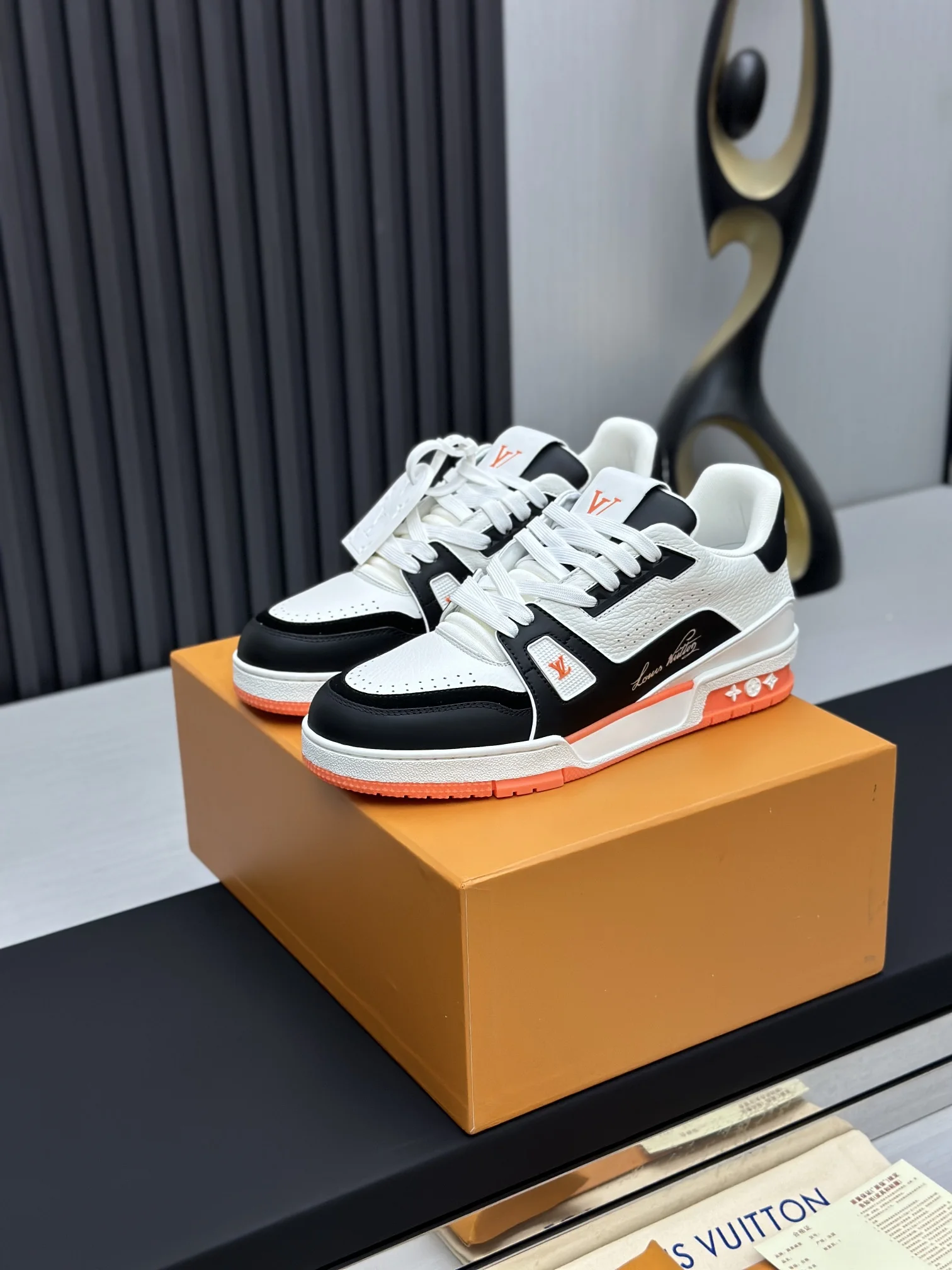 LV Sneakers Leather EU35-46 C00202608030814
