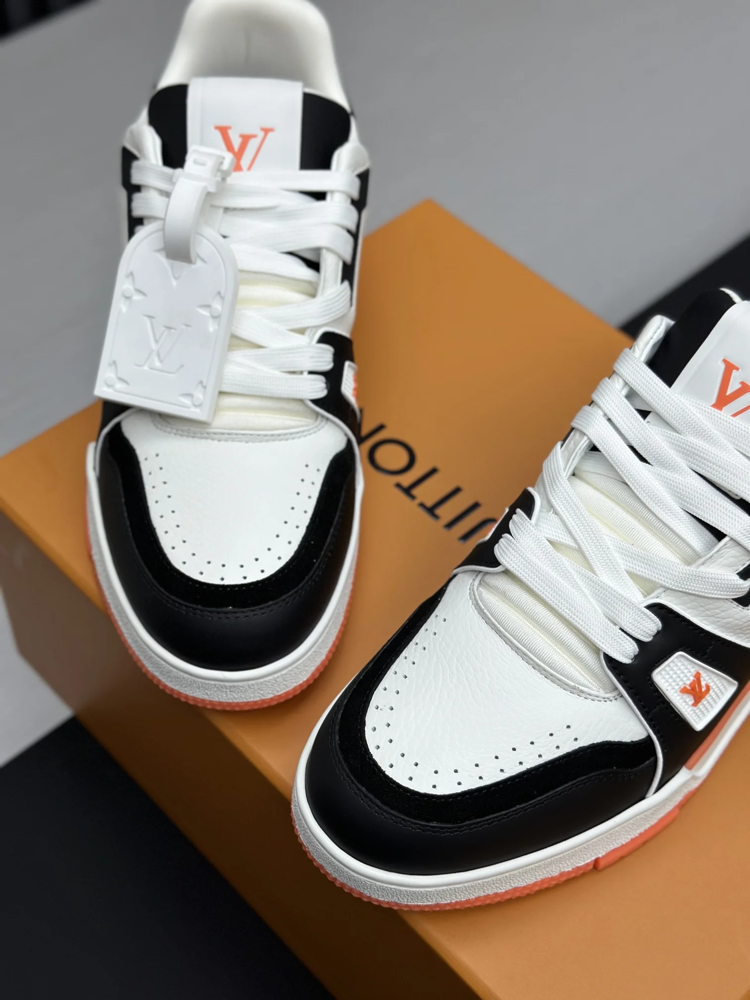 LV Sneakers Leather EU35-46 C00202608030814 - Image 5