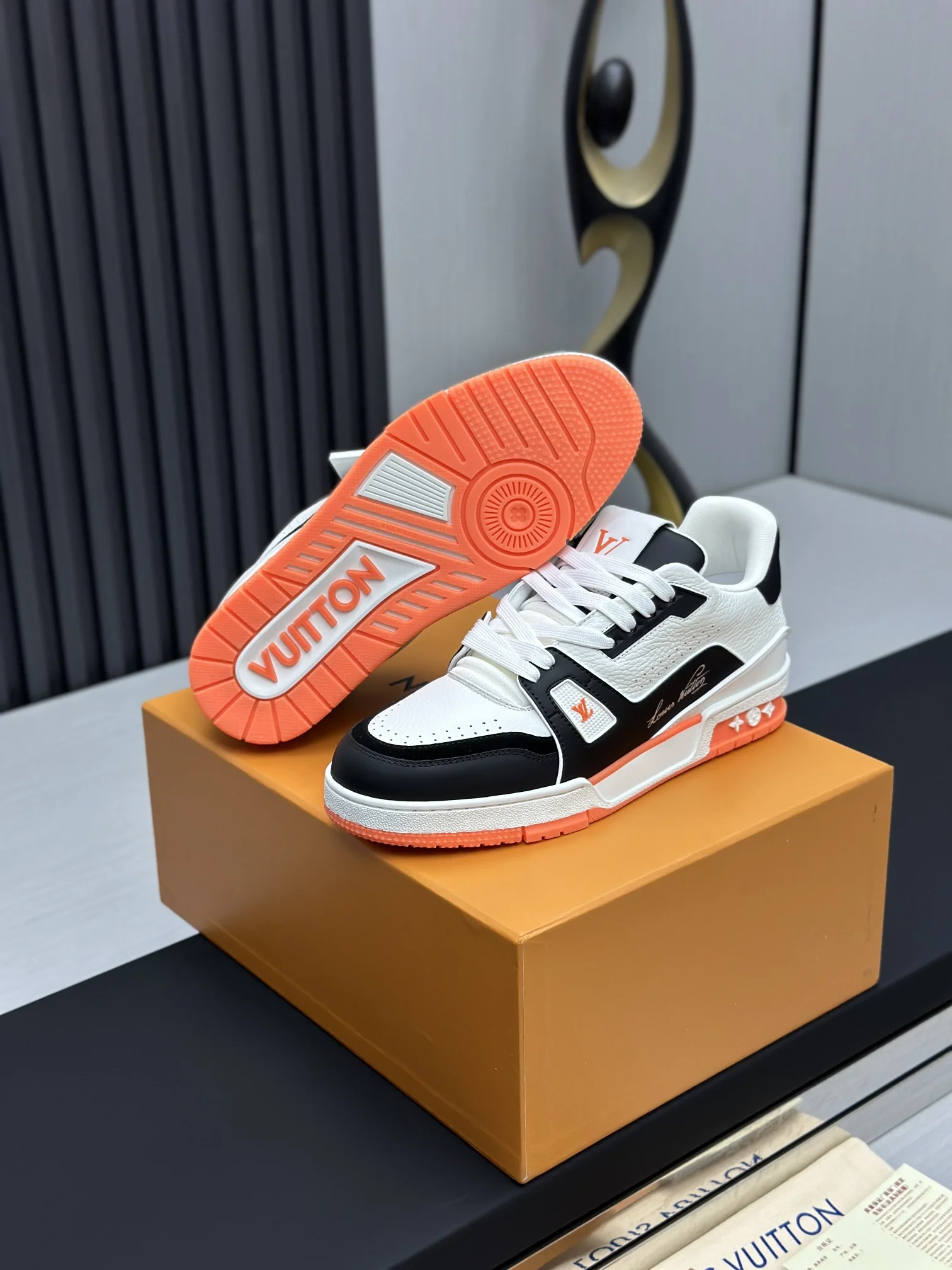LV Sneakers Leather EU35-46 C00202608030814 - Image 6