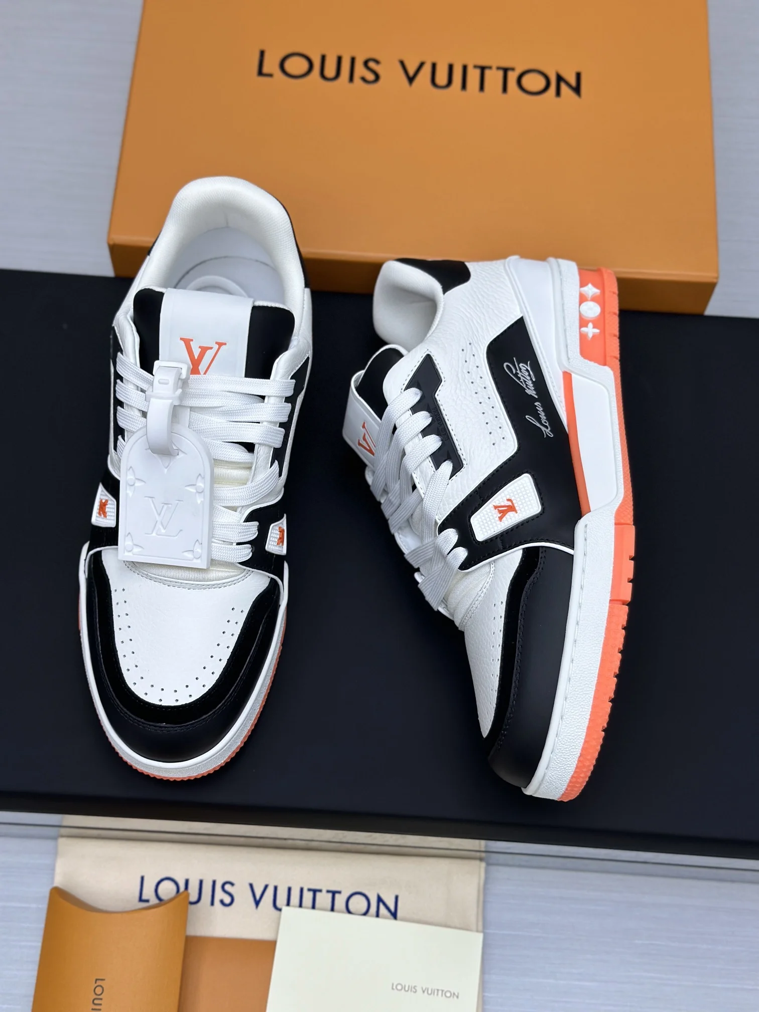 LV Sneakers Leather EU35-46 C00202608030814 - Image 8