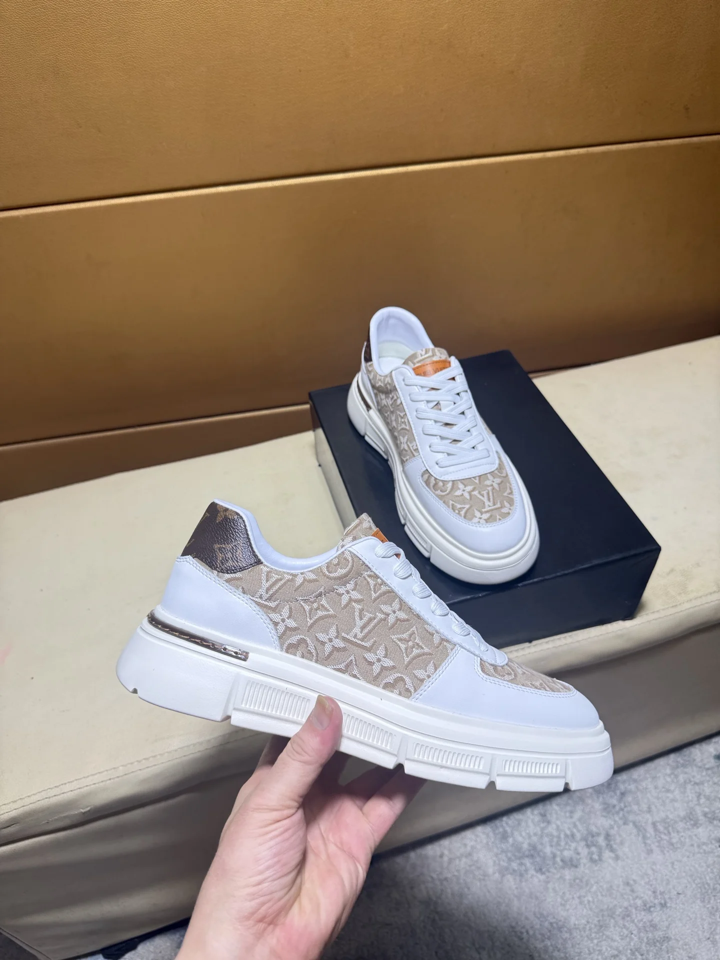 LV Sneakers Leather EU38-44 B00202608030460 - Image 2