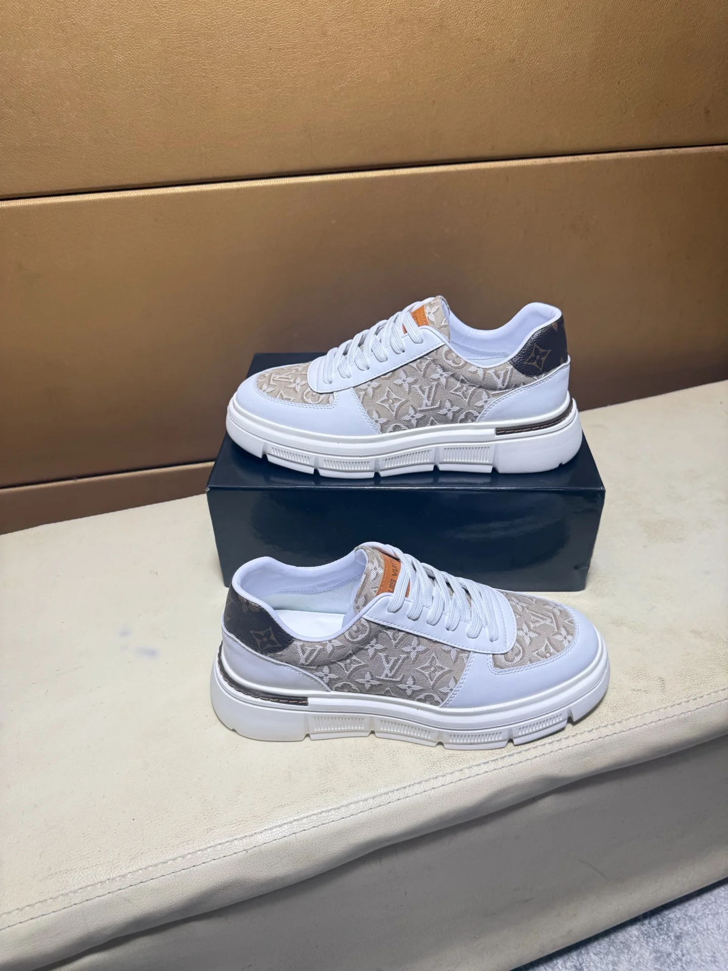 LV Sneakers Leather EU38-44 B00202608030460 - Image 4