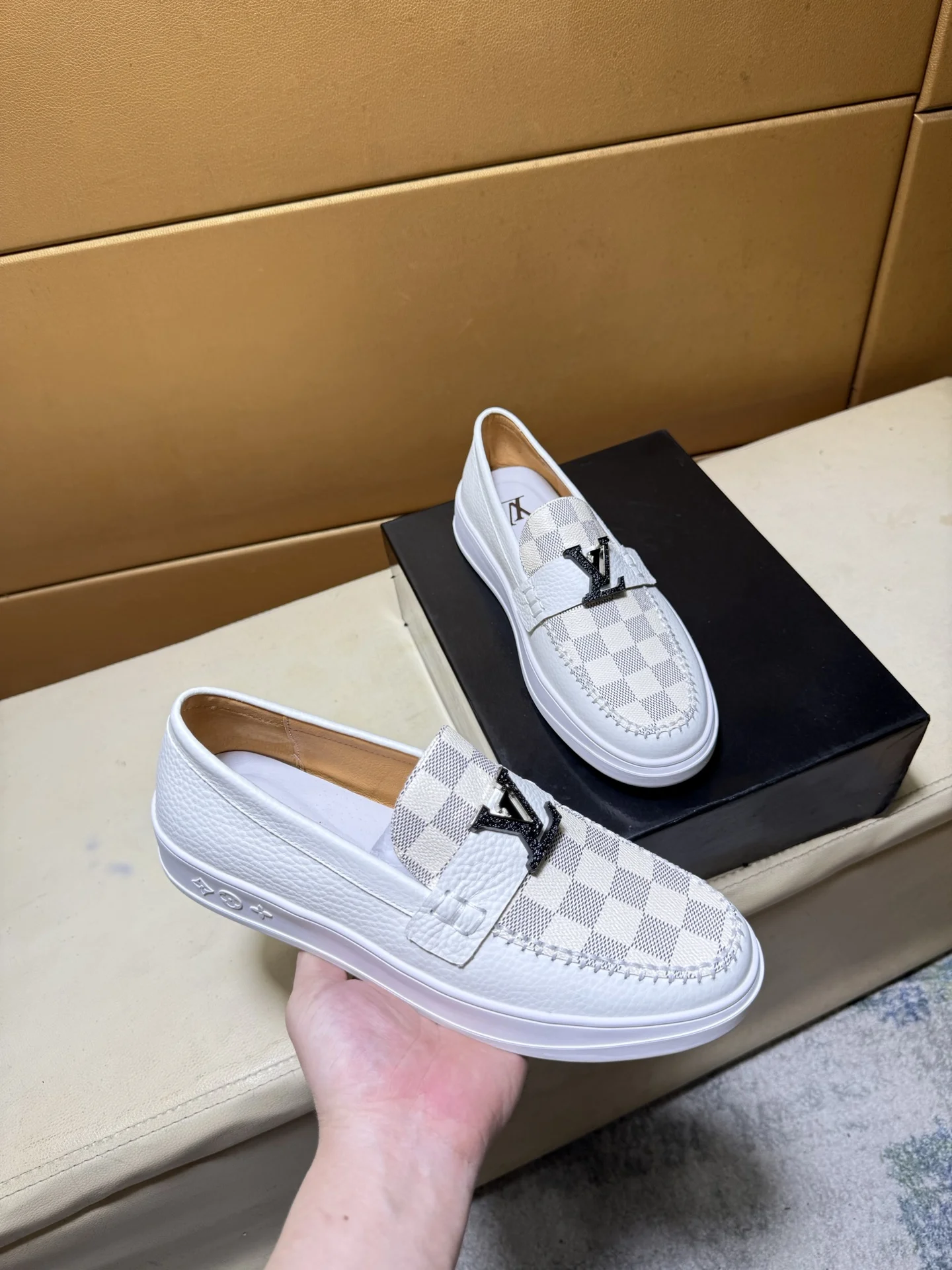 LV Sneakers Leather EU38-44 B20202608030456
