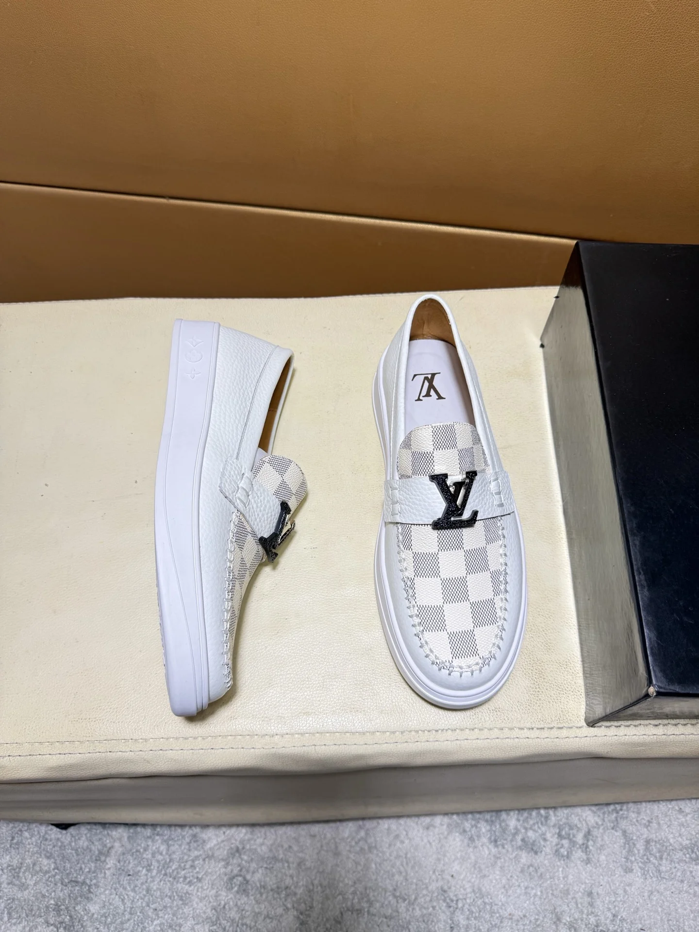 LV Sneakers Leather EU38-44 B20202608030456 - Image 4