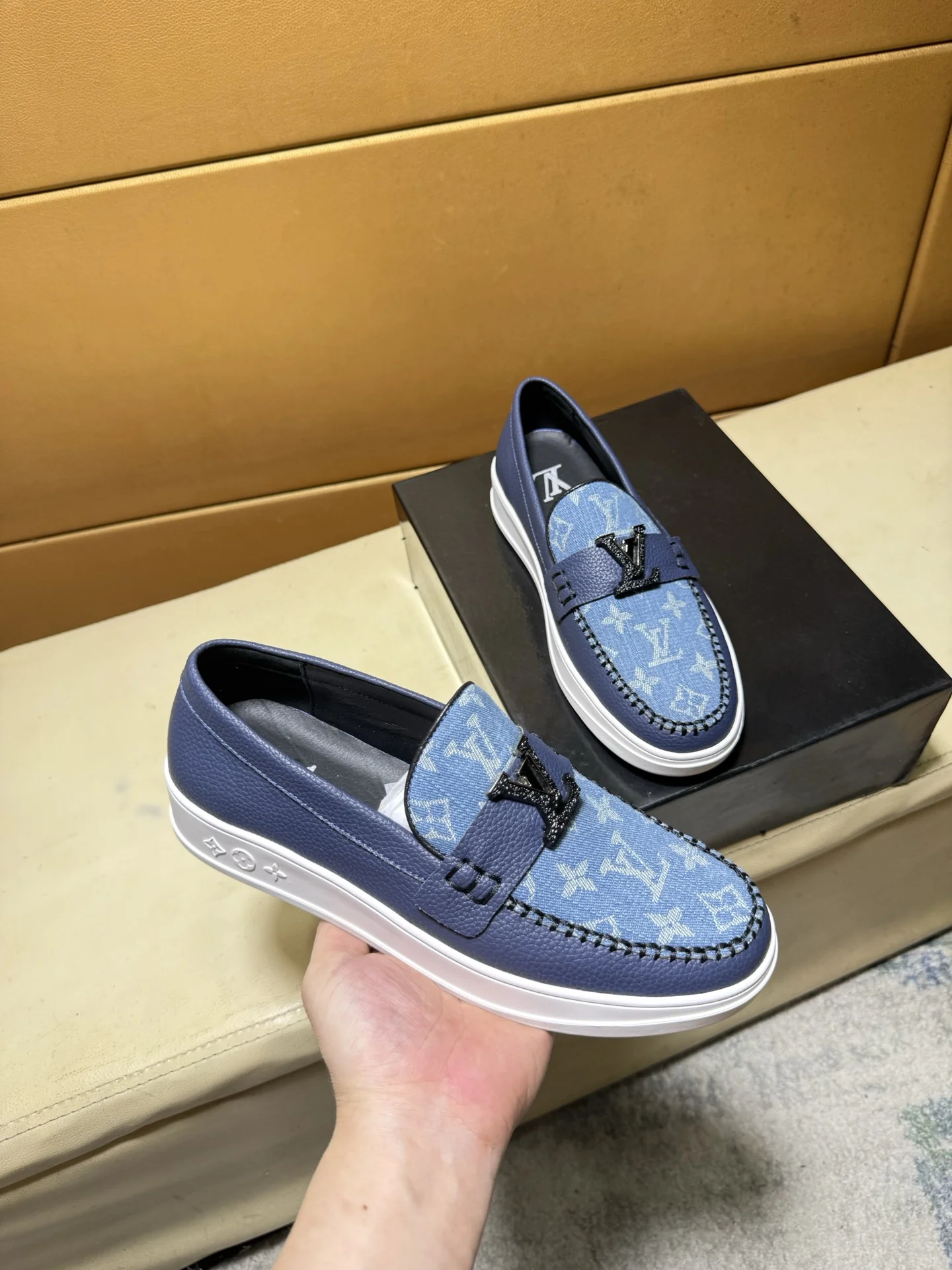 LV Sneakers Leather EU38-44 B20202608030457