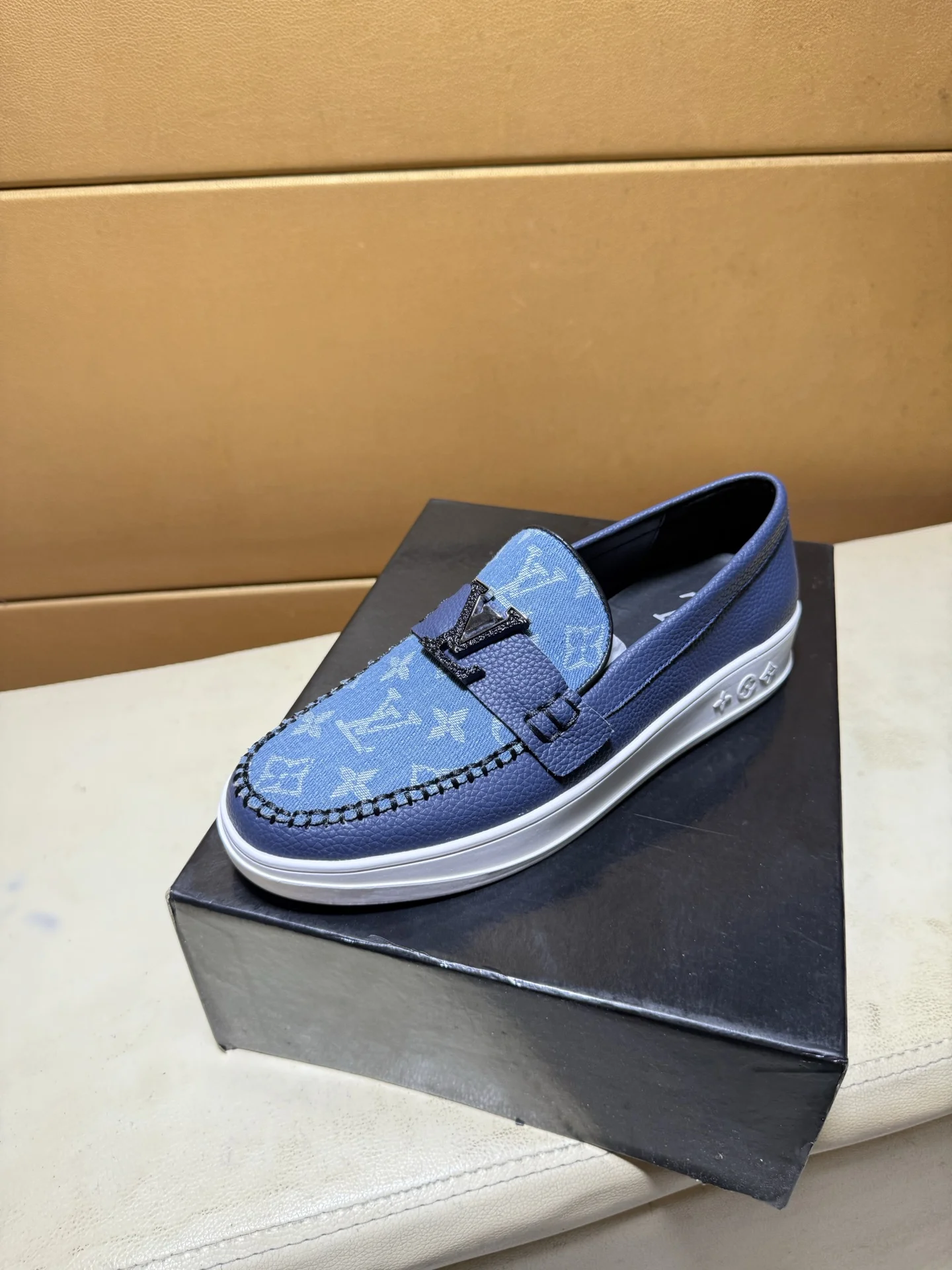 LV Sneakers Leather EU38-44 B20202608030457 - Image 3