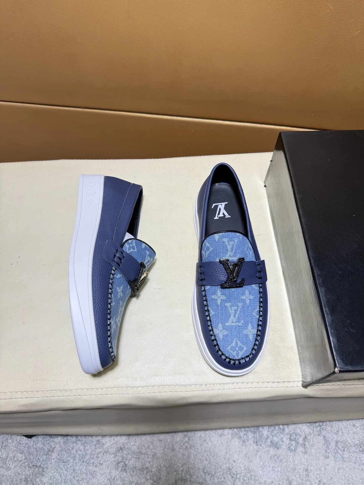 LV Sneakers Leather EU38-44 B20202608030457 - Image 5