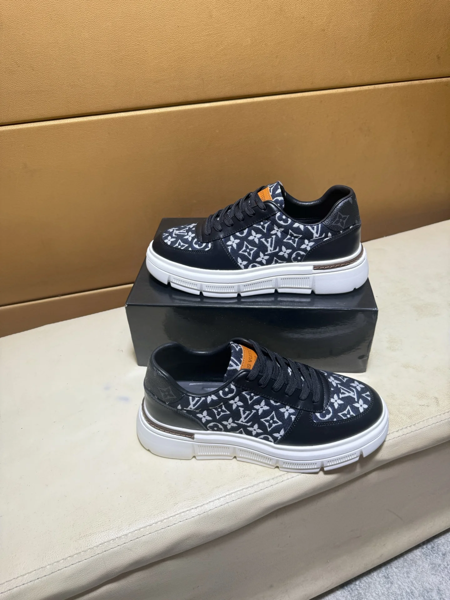 LV Sneakers Leather Pigskin EU38-44 B00202608030461 - Image 4