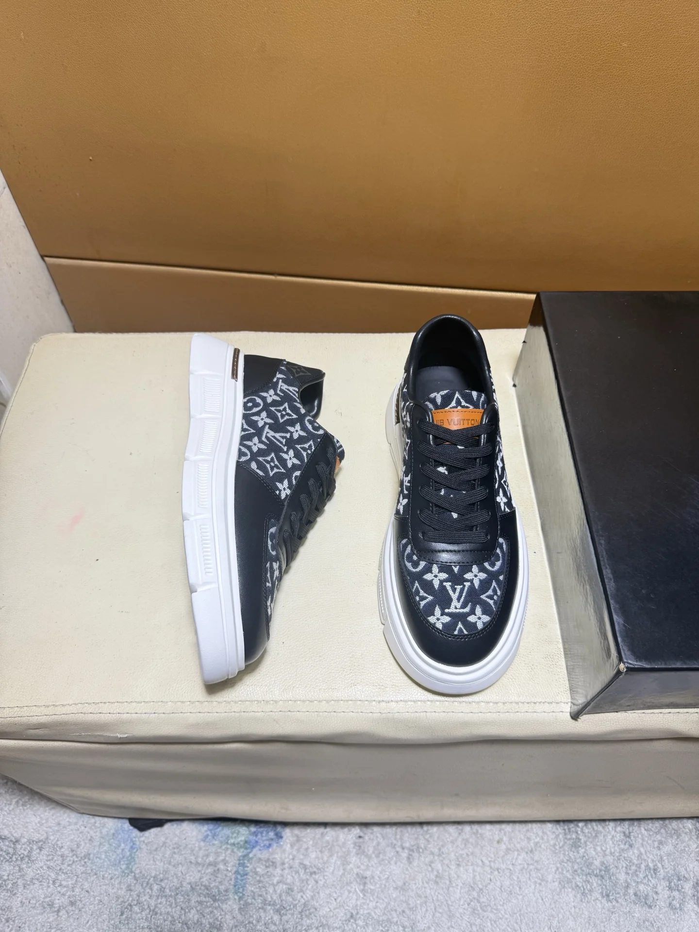 LV Sneakers Leather Pigskin EU38-44 B00202608030461 - Image 5