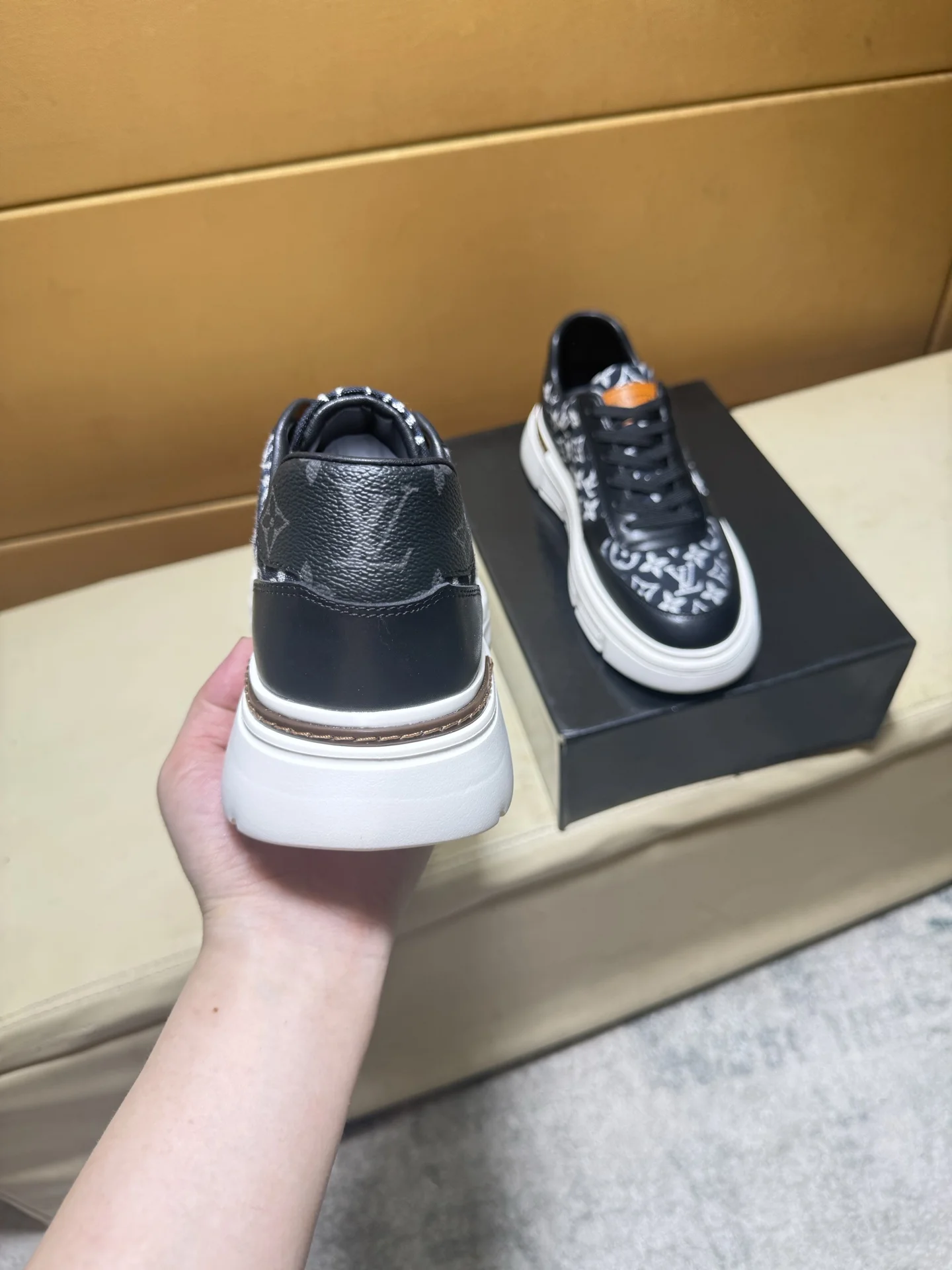 LV Sneakers Leather Pigskin EU38-44 B00202608030461 - Image 6