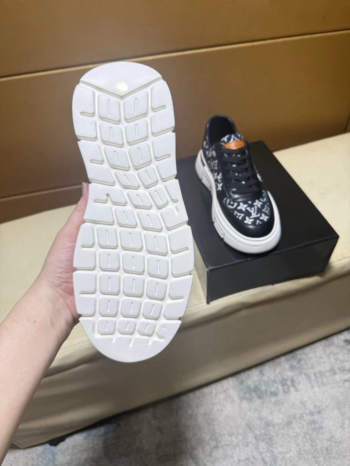 LV Sneakers Leather Pigskin EU38-44 B00202608030461 - Image 7
