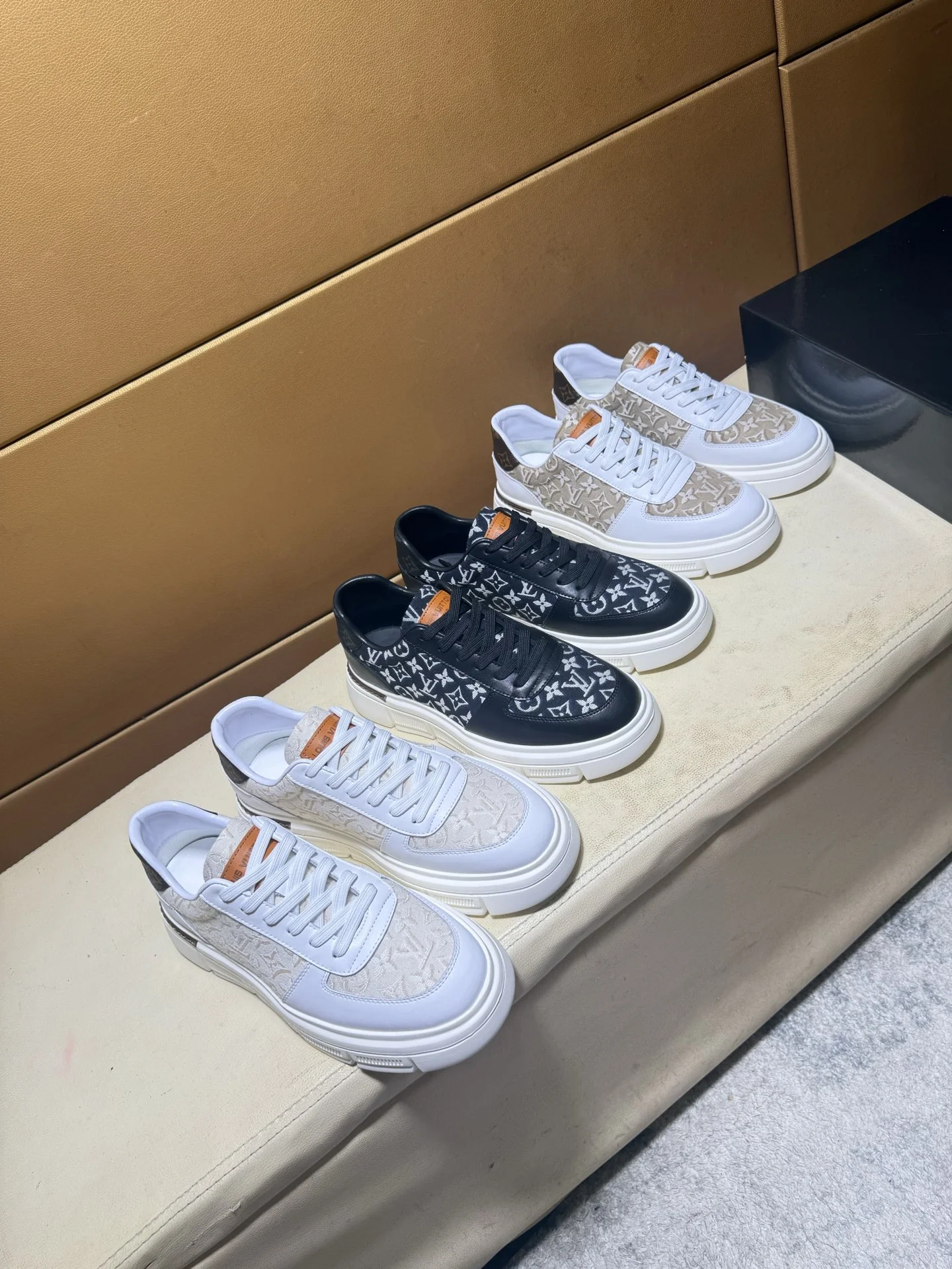 LV Sneakers Leather Pigskin EU38-44 B00202608030461 - Image 8