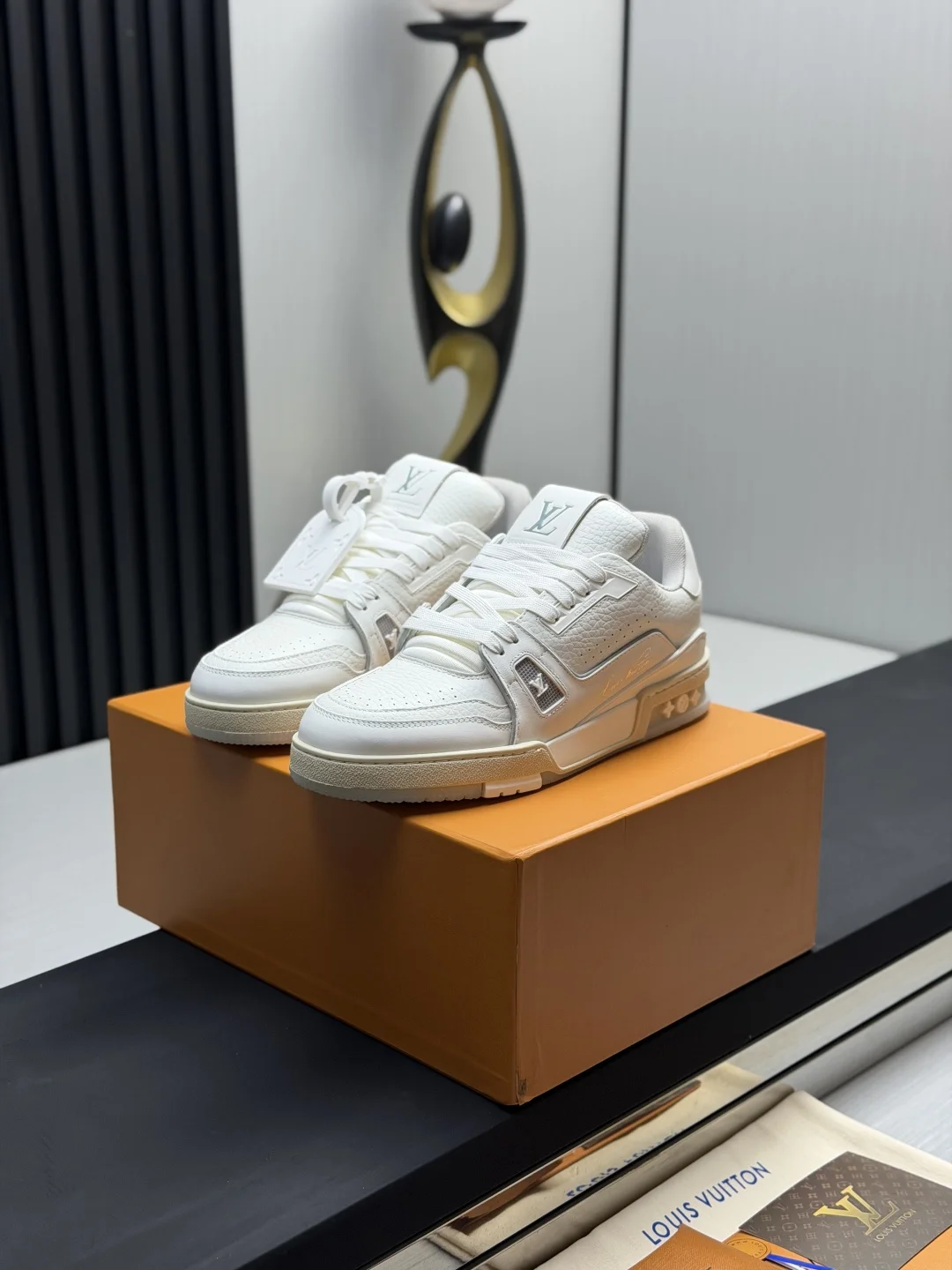 LV Sneakers Leather & TPU EU35-46 B80202608030821