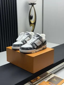 LV Sneakers Leather & TPU EU35-46 B80202608030828