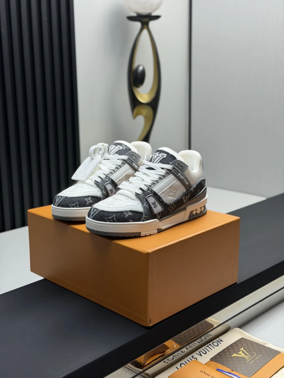 LV Sneakers Leather & TPU EU35-46 B80202608030828