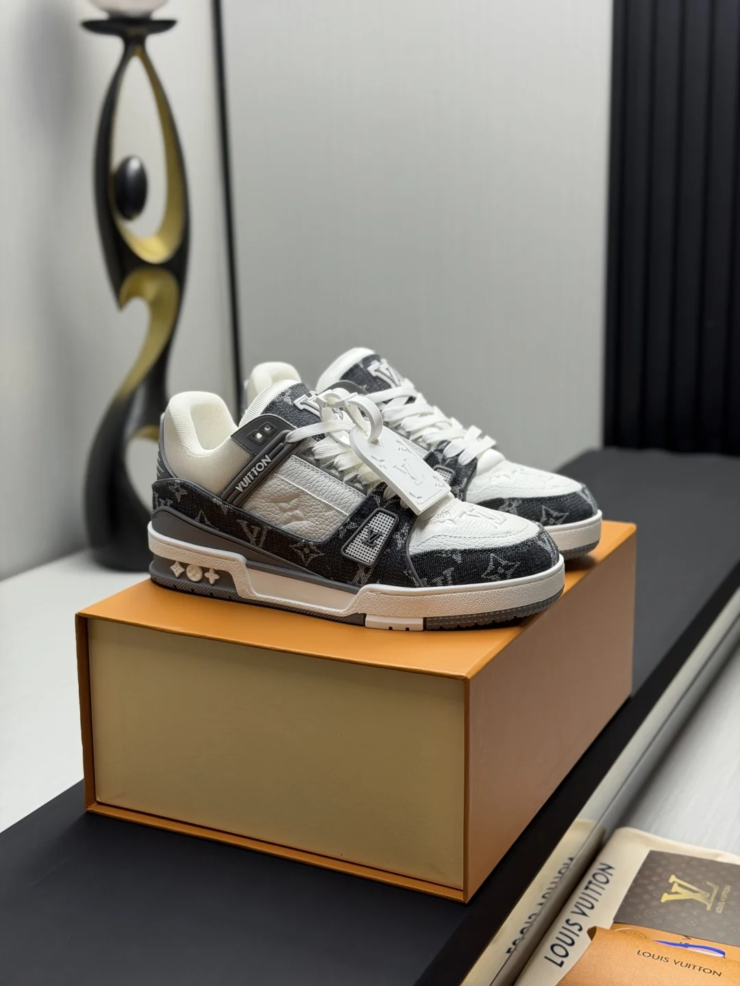 LV Sneakers Leather & TPU EU35-46 B80202608030828 - Image 2