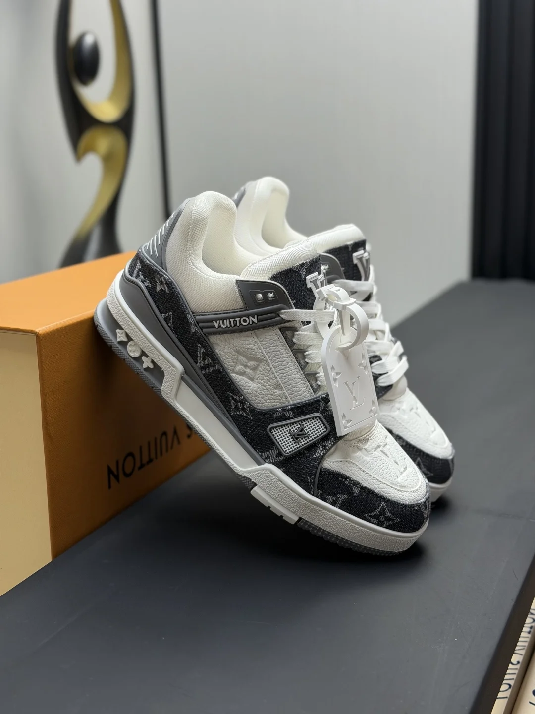 LV Sneakers Leather & TPU EU35-46 B80202608030828 - Image 4
