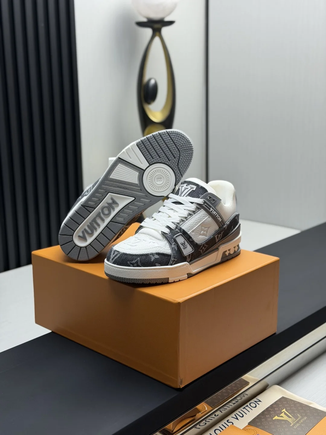 LV Sneakers Leather & TPU EU35-46 B80202608030828 - Image 6