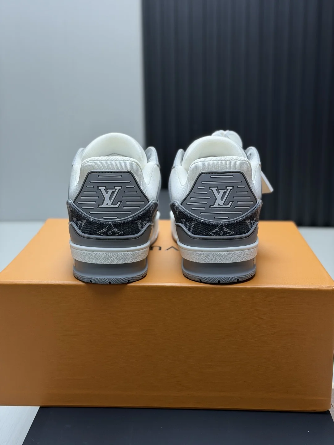 LV Sneakers Leather & TPU EU35-46 B80202608030828 - Image 7