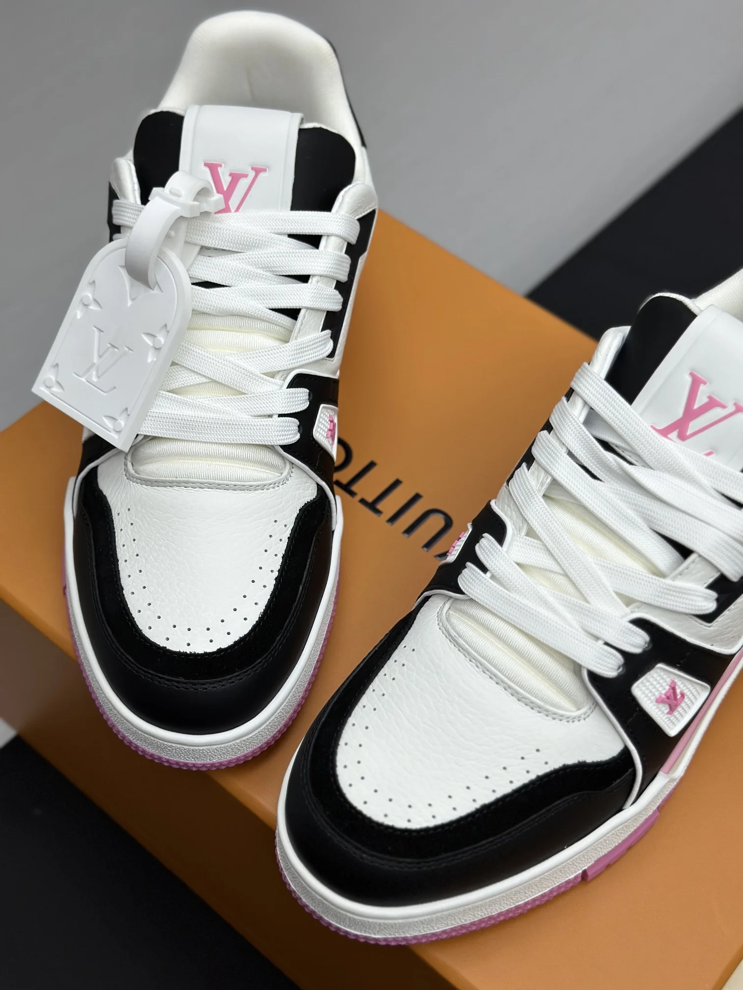 LV Sneakers Leather & TPU EU35-46 C00202608030813 - Image 5