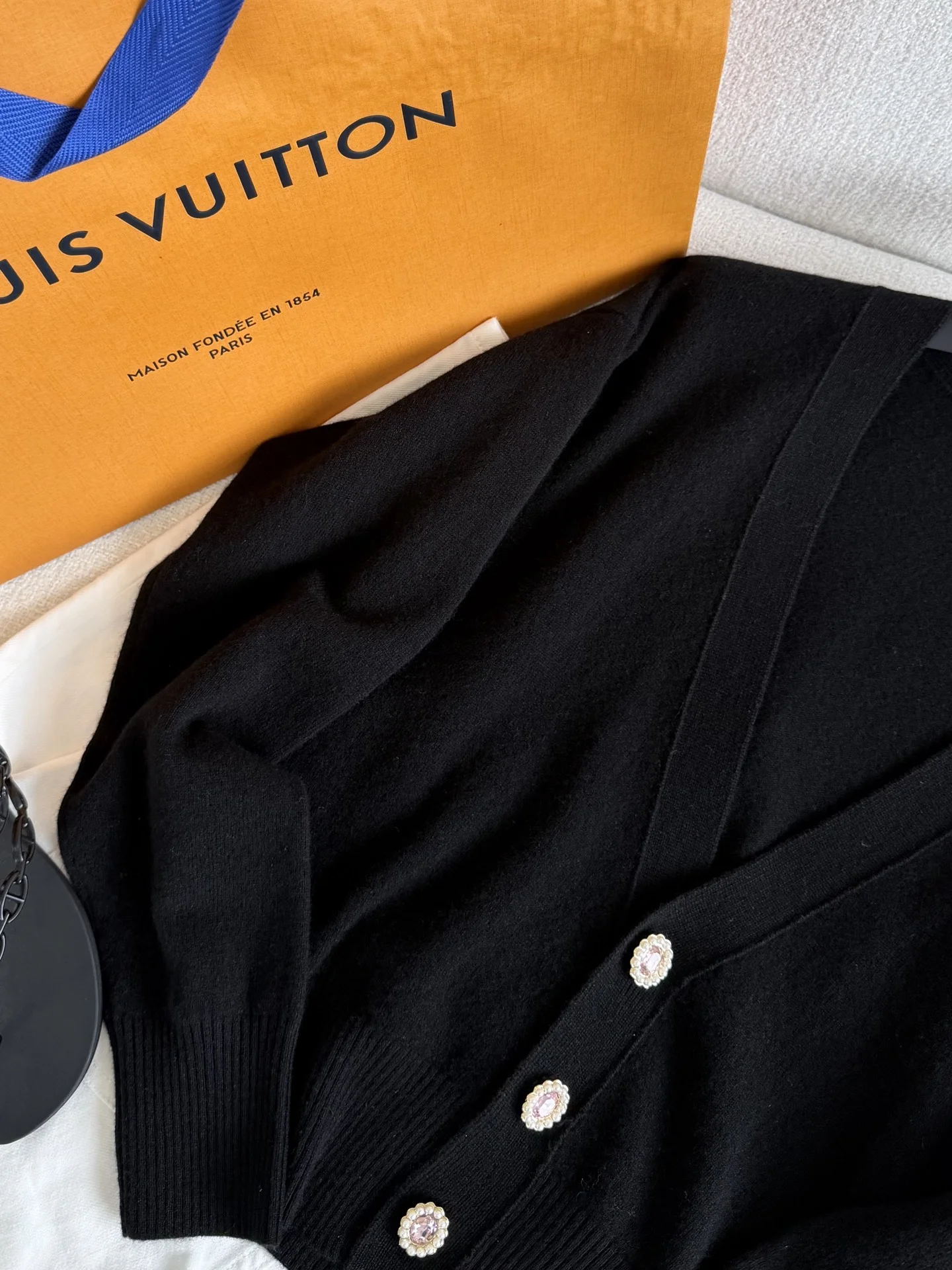 LV Sweaters Cashmere S-L C00202608040588 - Image 3