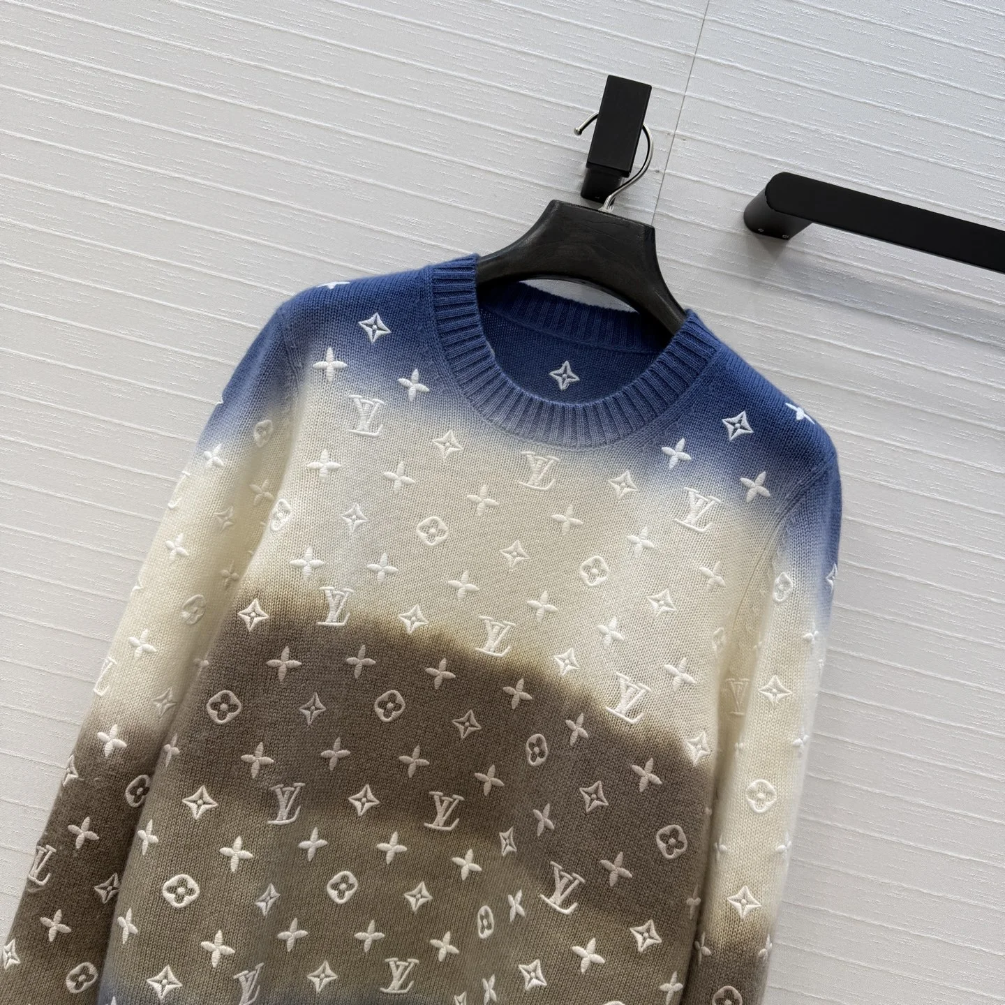 LV Sweaters Cashmere S-L E20202608041684 - Image 2