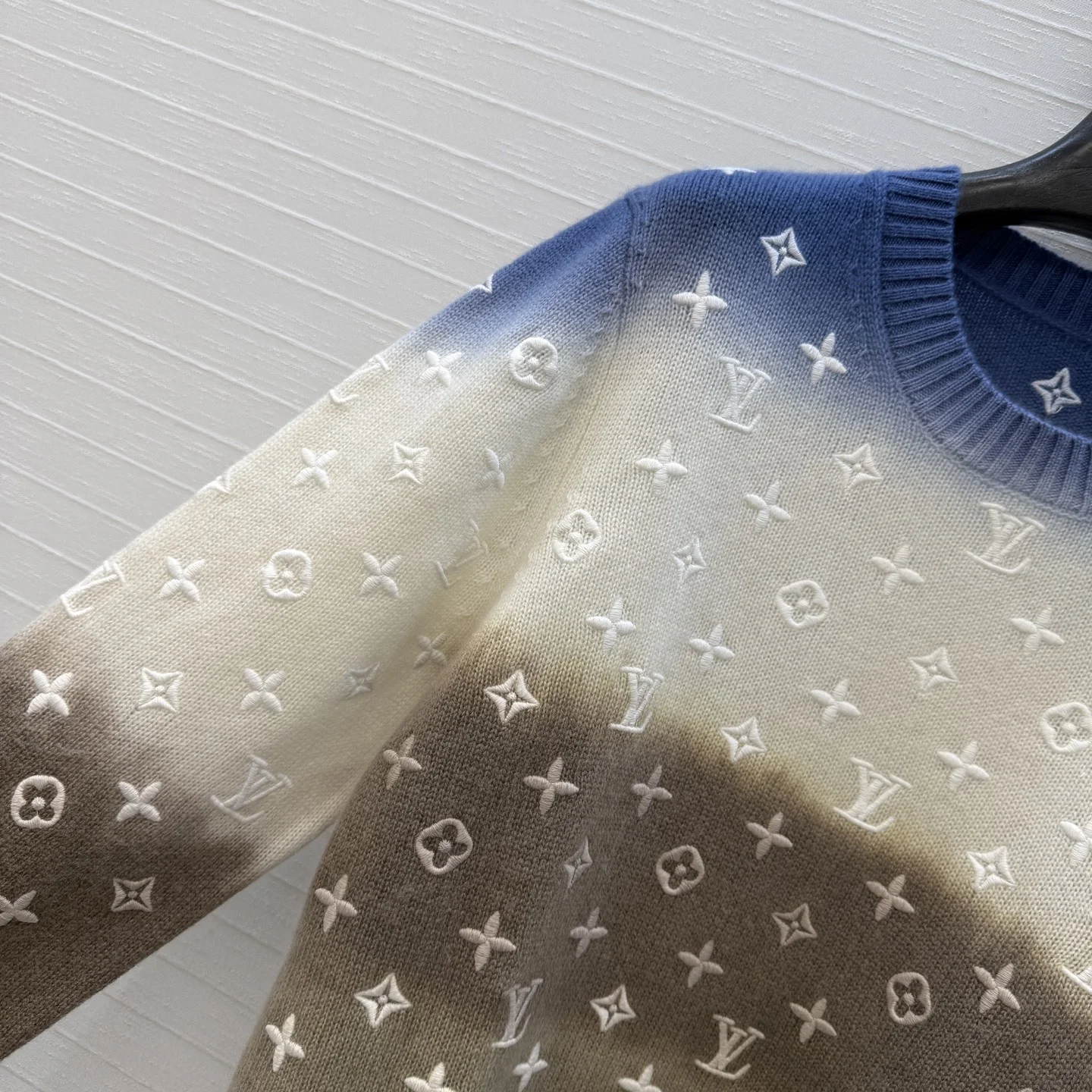 LV Sweaters Cashmere S-L E20202608041684 - Image 3