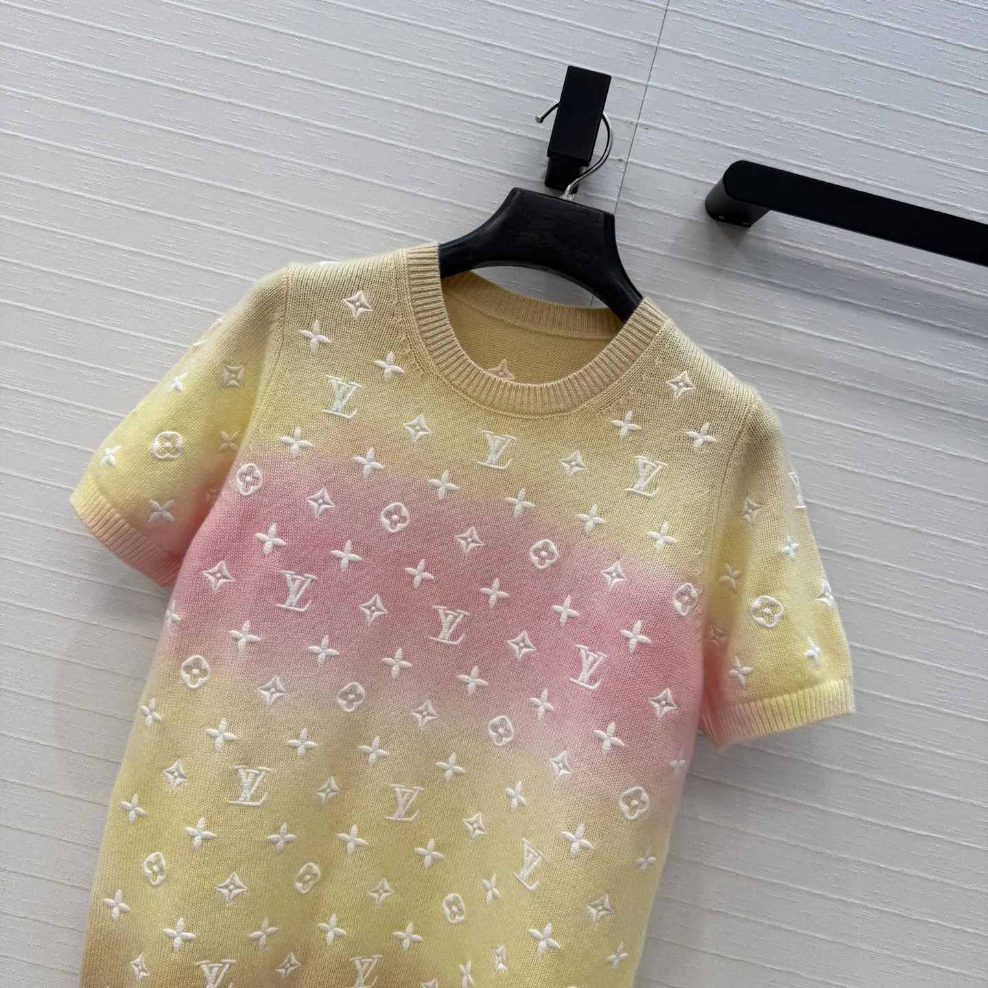 LV Sweaters S-L D40202608041685 - Image 2