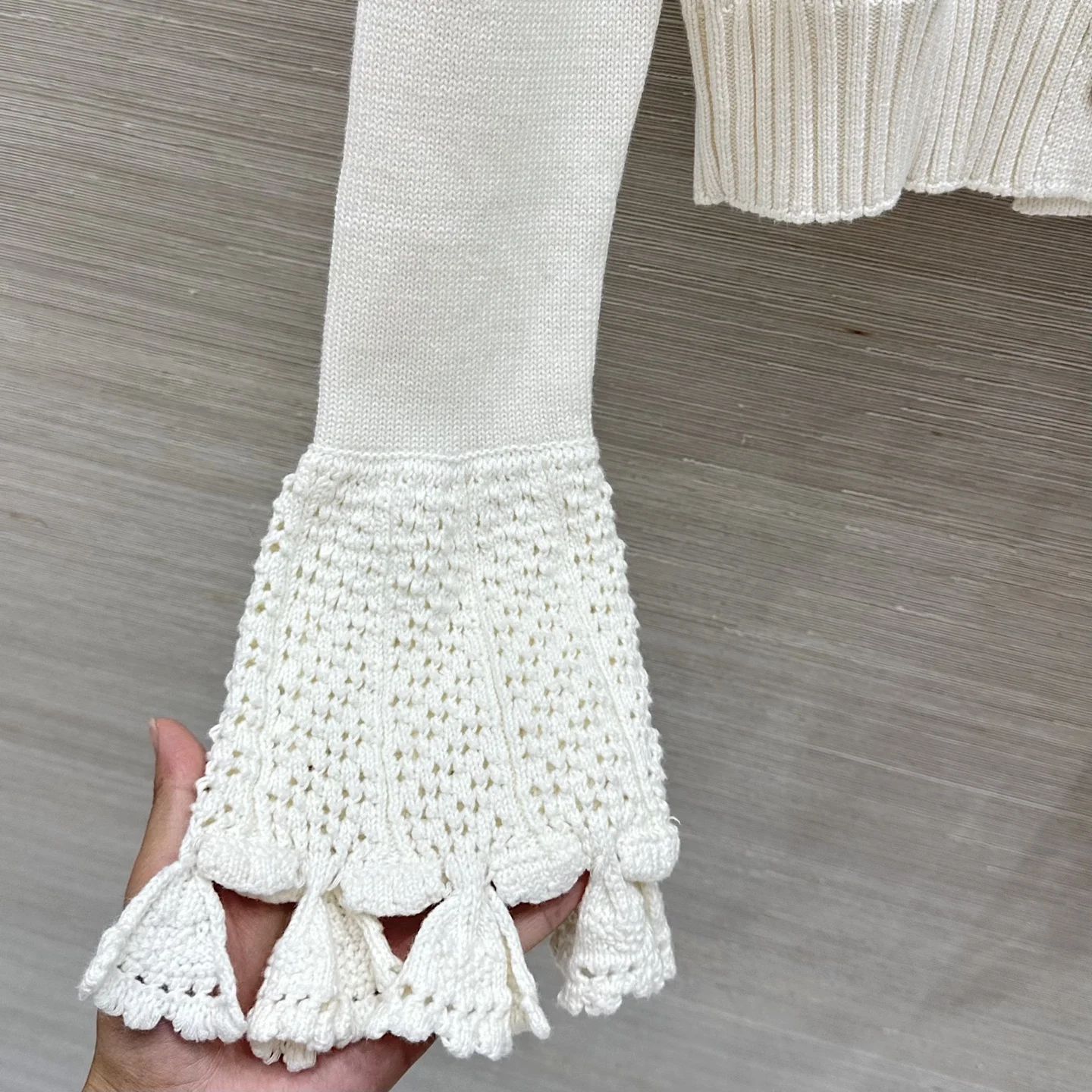 LV Sweaters Wool Cashmere S C35202608041115 - Image 6
